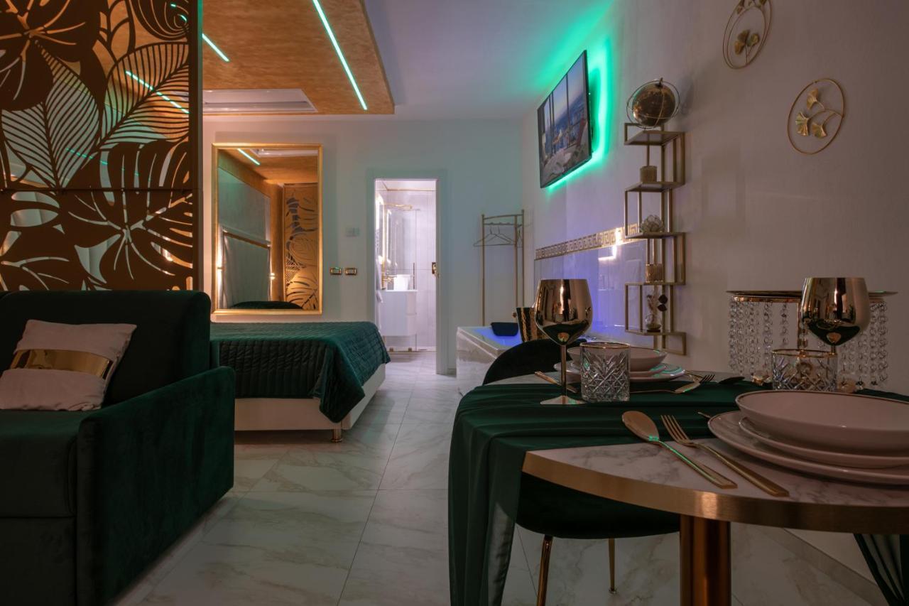 Fashion Apartment Gold Bologna With Jacuzzi & Car Garage Bolonha Exterior foto