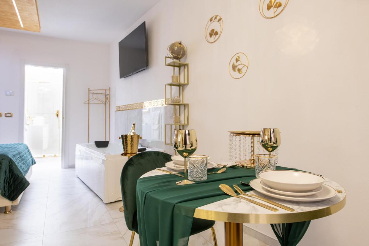 Fashion Apartment Gold Bologna With Jacuzzi & Car Garage Bolonha Exterior foto
