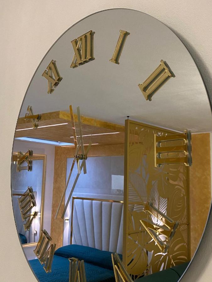 Fashion Apartment Gold Bologna With Jacuzzi & Car Garage Bolonha Exterior foto