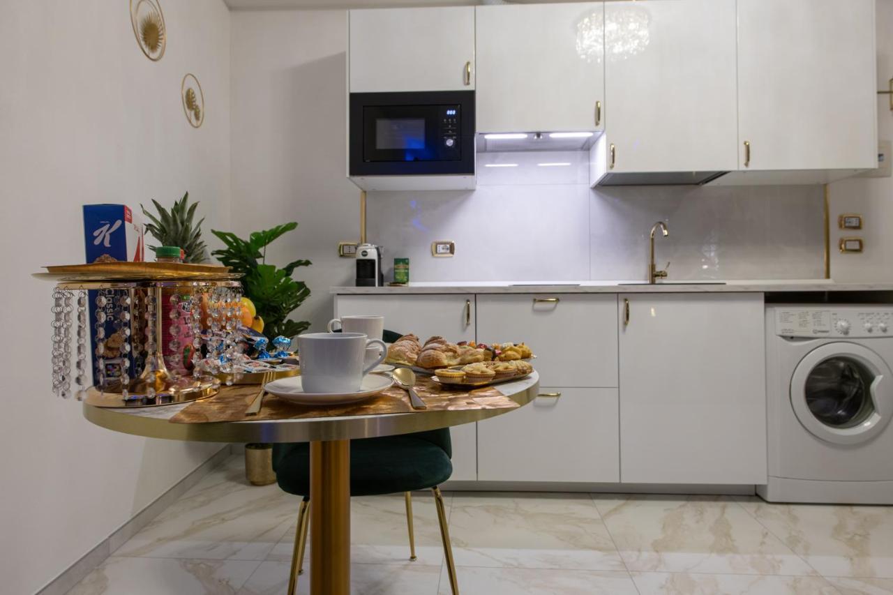 Fashion Apartment Gold Bologna With Jacuzzi & Car Garage Bolonha Exterior foto