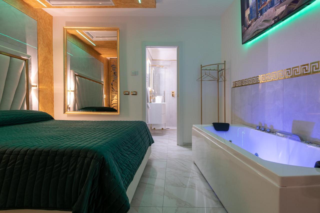 Fashion Apartment Gold Bologna With Jacuzzi & Car Garage Bolonha Exterior foto