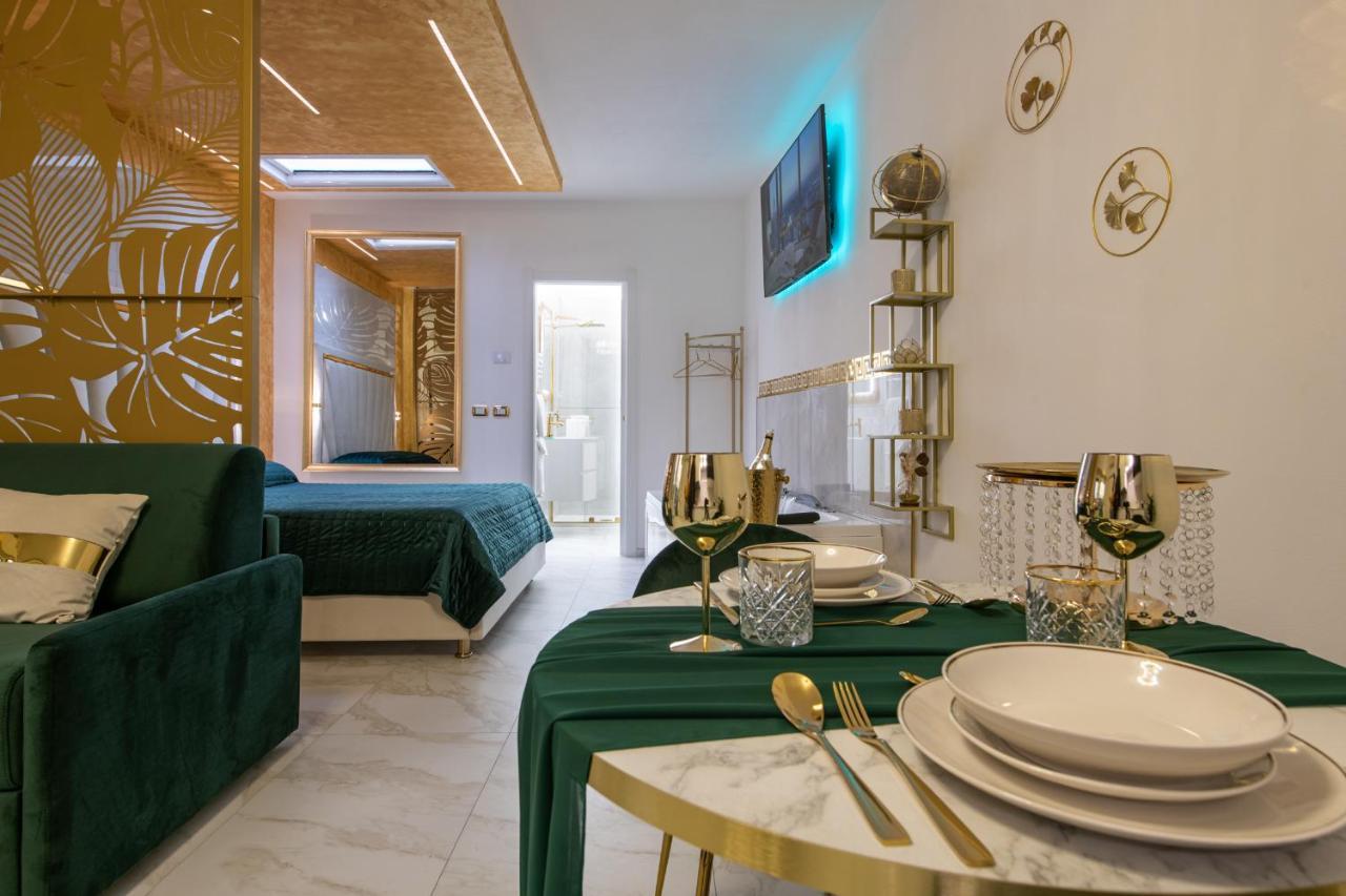 Fashion Apartment Gold Bologna With Jacuzzi & Car Garage Bolonha Exterior foto