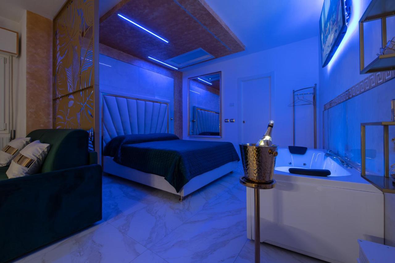 Fashion Apartment Gold Bologna With Jacuzzi & Car Garage Bolonha Exterior foto