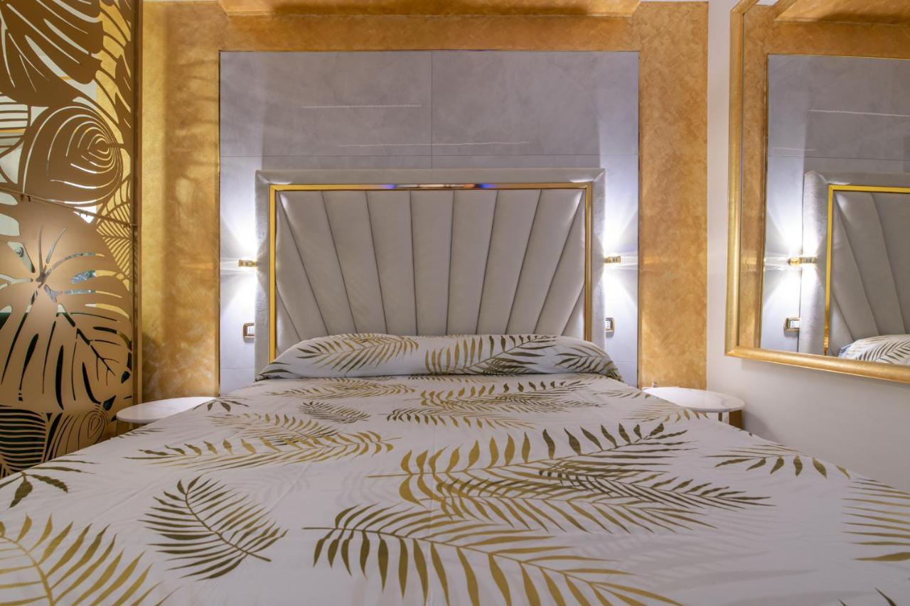 Fashion Apartment Gold Bologna With Jacuzzi & Car Garage Bolonha Exterior foto