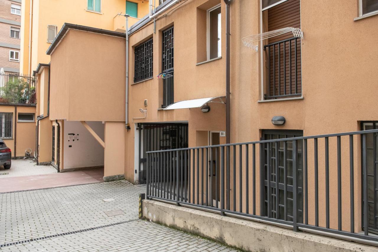 Fashion Apartment Gold Bologna With Jacuzzi & Car Garage Bolonha Exterior foto