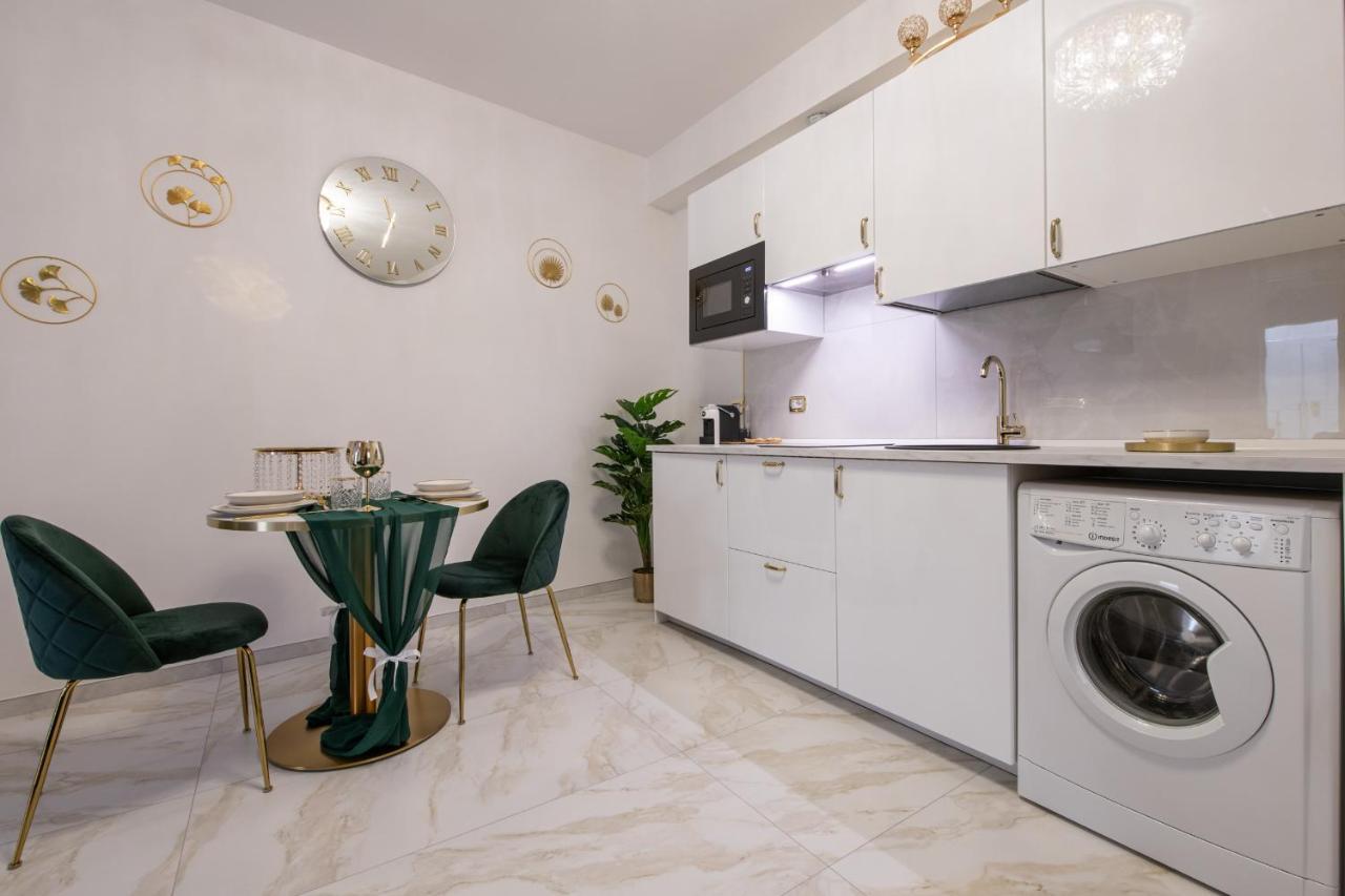 Fashion Apartment Gold Bologna With Jacuzzi & Car Garage Bolonha Exterior foto