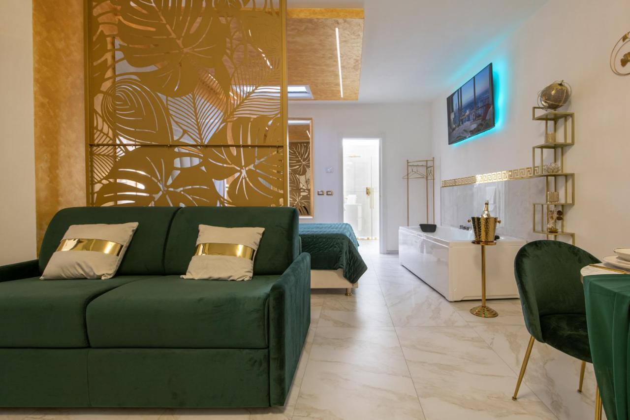 Fashion Apartment Gold Bologna With Jacuzzi & Car Garage Bolonha Exterior foto