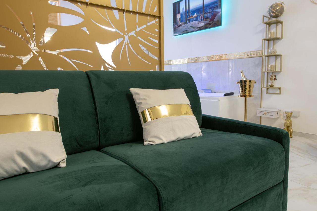 Fashion Apartment Gold Bologna With Jacuzzi & Car Garage Bolonha Exterior foto