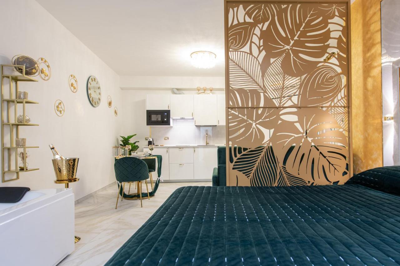 Fashion Apartment Gold Bologna With Jacuzzi & Car Garage Bolonha Exterior foto