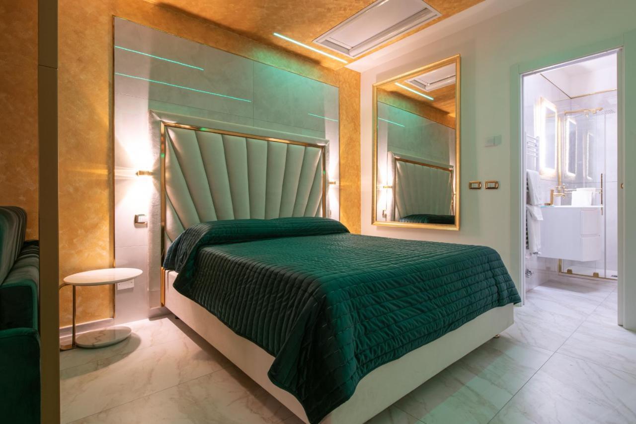 Fashion Apartment Gold Bologna With Jacuzzi & Car Garage Bolonha Exterior foto