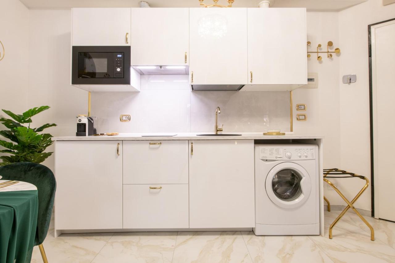 Fashion Apartment Gold Bologna With Jacuzzi & Car Garage Bolonha Exterior foto
