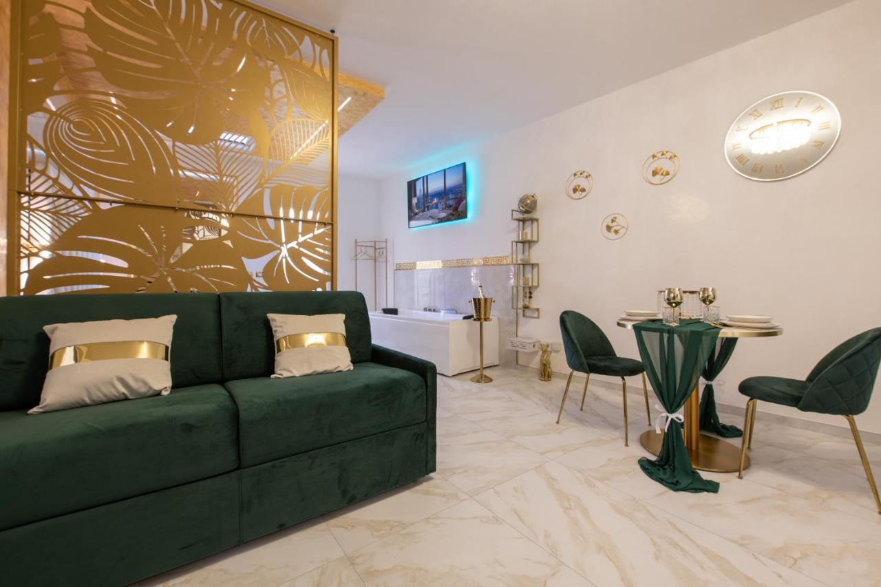 Fashion Apartment Gold Bologna With Jacuzzi & Car Garage Bolonha Exterior foto