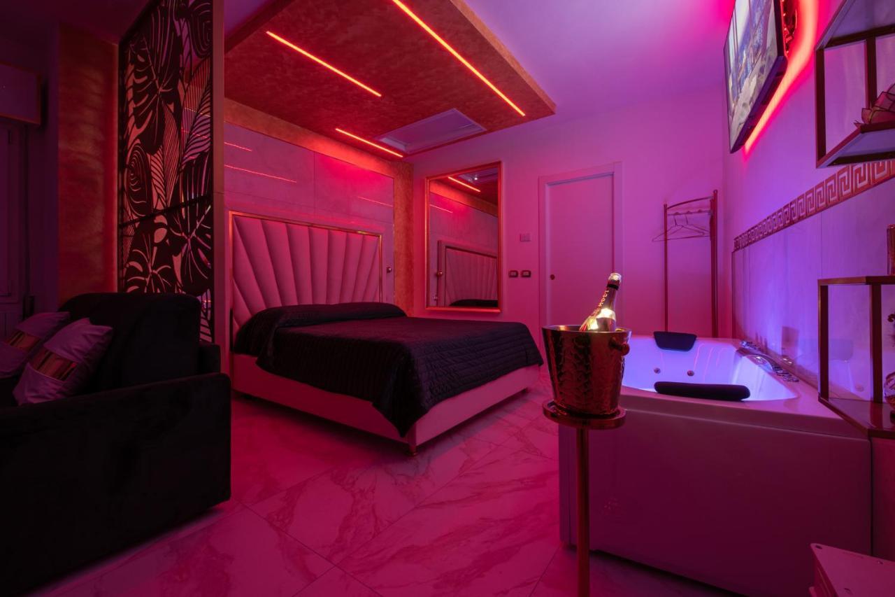 Fashion Apartment Gold Bologna With Jacuzzi & Car Garage Bolonha Exterior foto