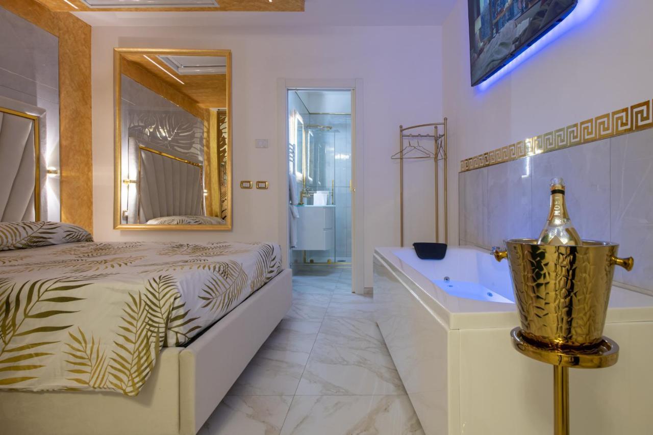 Fashion Apartment Gold Bologna With Jacuzzi & Car Garage Bolonha Exterior foto