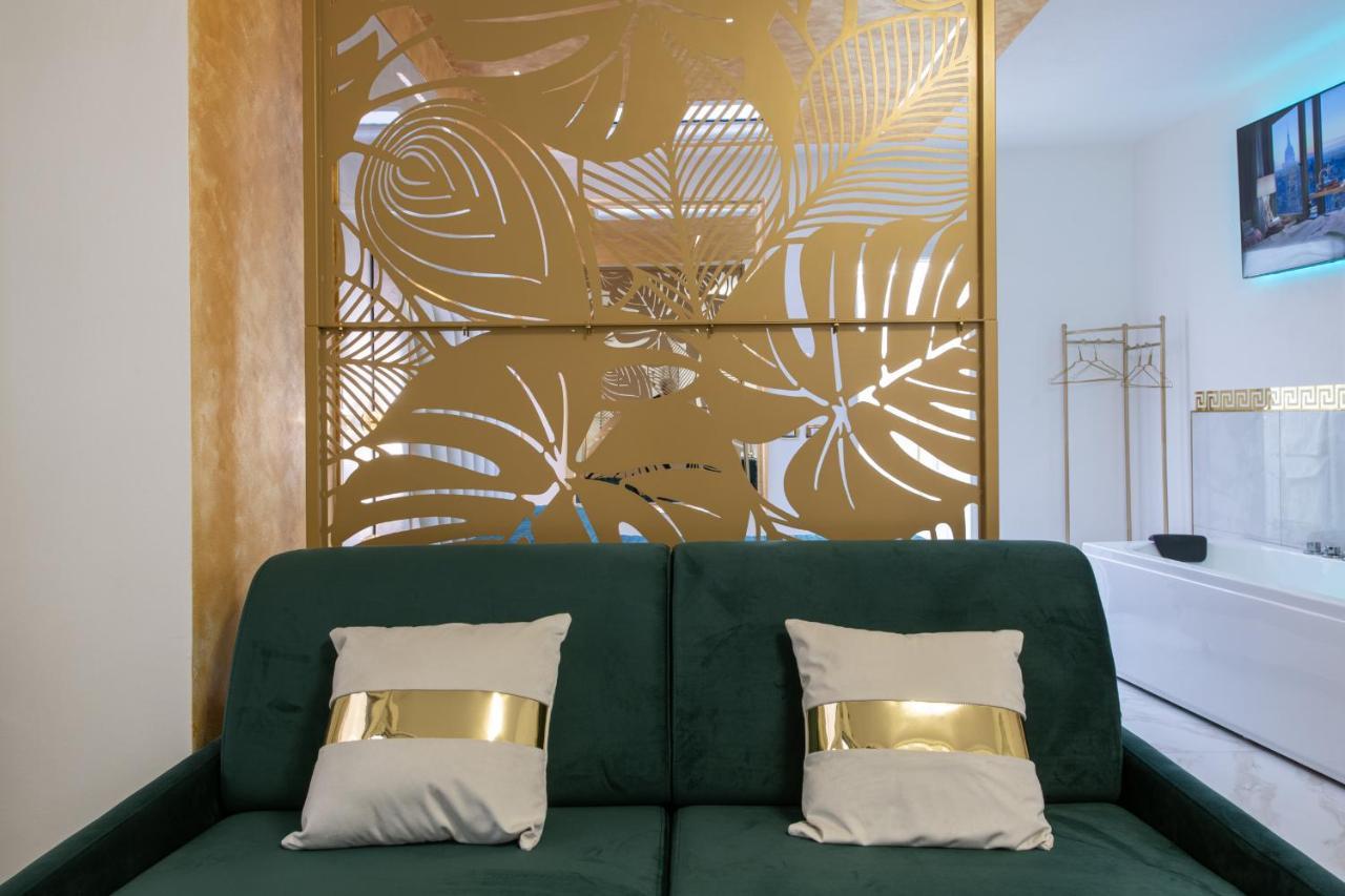 Fashion Apartment Gold Bologna With Jacuzzi & Car Garage Bolonha Exterior foto