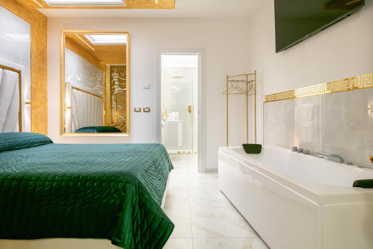 Fashion Apartment Gold Bologna With Jacuzzi & Car Garage Bolonha Exterior foto