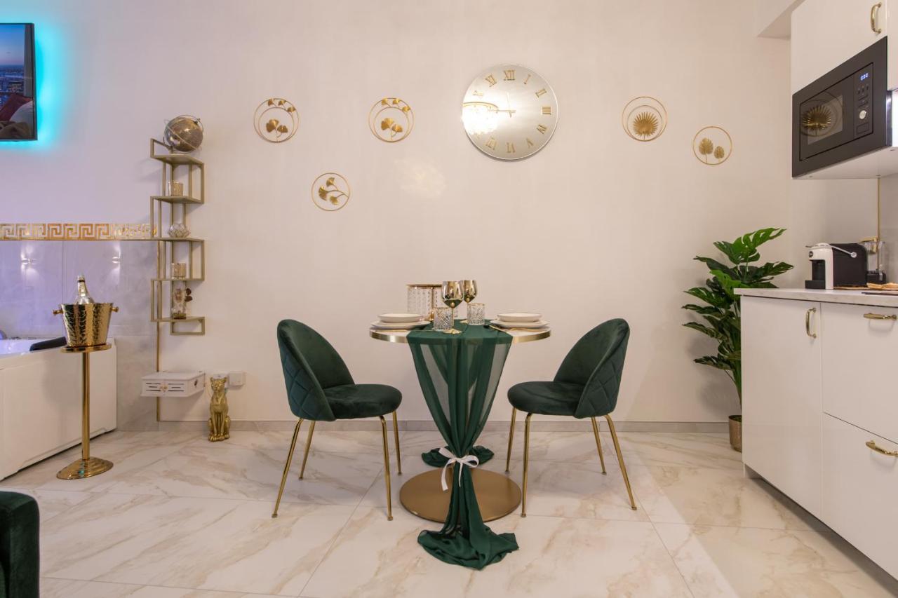 Fashion Apartment Gold Bologna With Jacuzzi & Car Garage Bolonha Exterior foto
