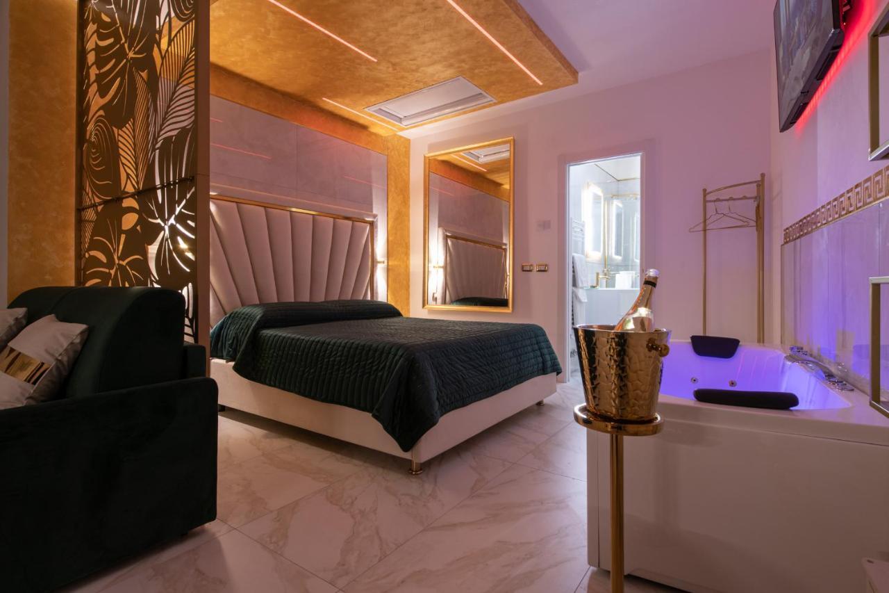 Fashion Apartment Gold Bologna With Jacuzzi & Car Garage Bolonha Exterior foto